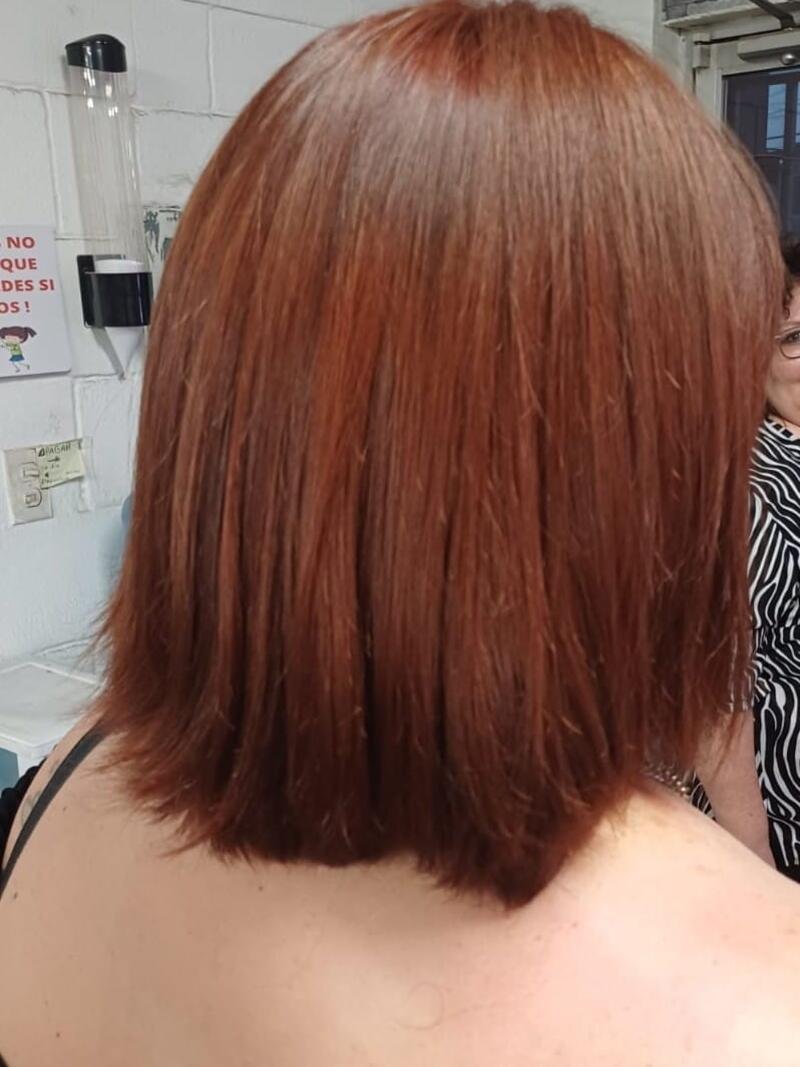Corte bob con color cobrizo, vista de espalda